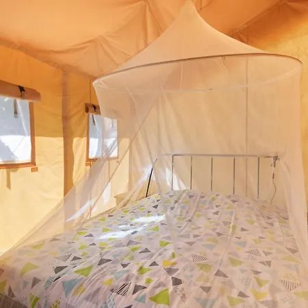 Kamp alanı Safarilodge Standard 4 Pers 3*