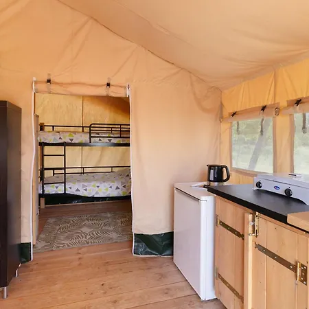 Safarilodge Standard 4 Pers Kamp alanı 3*