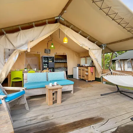Safarilodge Standard 4 Pers Kamp alanı